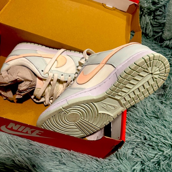 Nike Dunks - Picture 2 of 5